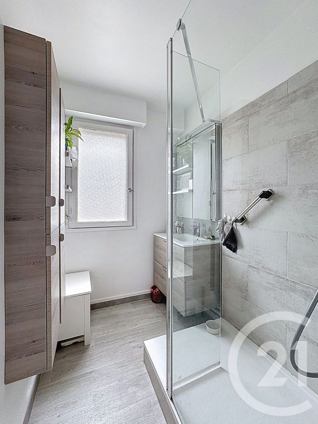 Afficher la photo en grand Appartement F4 à vendre - 4 pièces - 81,19 m2 - St Denis - 93 - ILE-DE-FRANCE