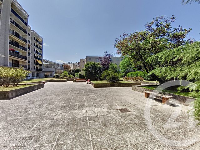 Afficher la photo en grand Appartement F4 à vendre - 4 pièces - 81,19 m2 - St Denis - 93 - ILE-DE-FRANCE