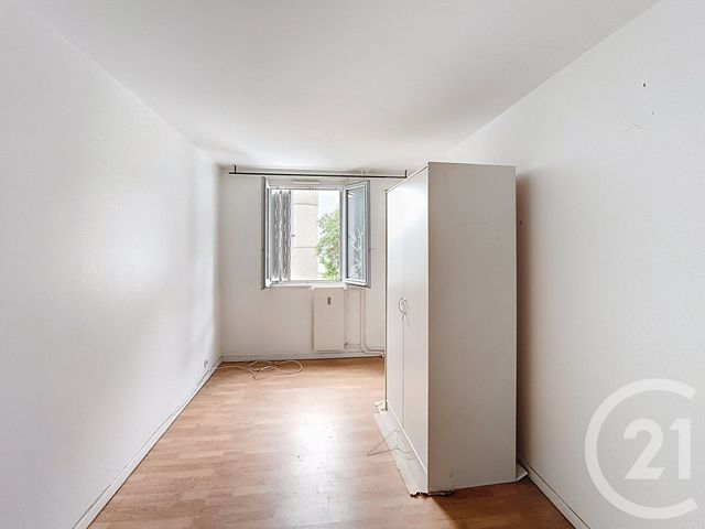 Afficher la photo en grand Appartement F2 à vendre - 2 pièces - 65,99 m2 - St Denis - 93 - ILE-DE-FRANCE