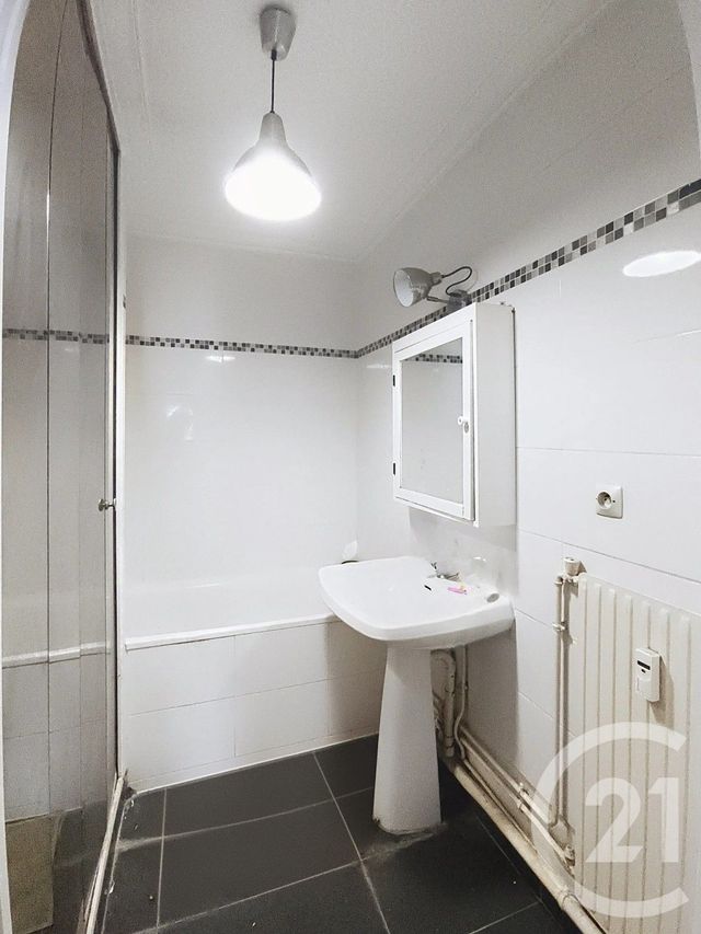 Afficher la photo en grand Appartement F2 à vendre - 2 pièces - 65,99 m2 - St Denis - 93 - ILE-DE-FRANCE