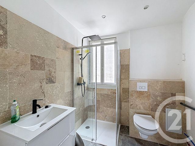 Afficher la photo en grand Appartement F2 bis à vendre - 2 pièces - 43,41 m2 - St Denis - 93 - ILE-DE-FRANCE