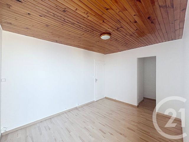 Afficher la photo en grand Appartement F3 à vendre - 3 pièces - 55,73 m2 - St Denis - 93 - ILE-DE-FRANCE