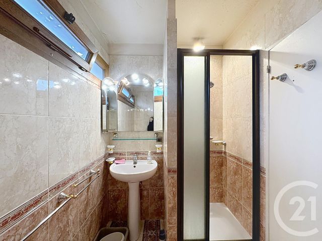 Afficher la photo en grand Appartement F4 à vendre - 4 pièces - 72,55 m2 - St Denis - 93 - ILE-DE-FRANCE