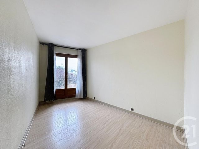Afficher la photo en grand Appartement F4 à vendre - 4 pièces - 72,55 m2 - St Denis - 93 - ILE-DE-FRANCE