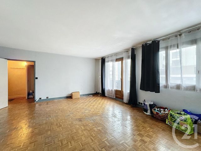 Afficher la photo en grand Appartement F4 à vendre - 4 pièces - 72,55 m2 - St Denis - 93 - ILE-DE-FRANCE