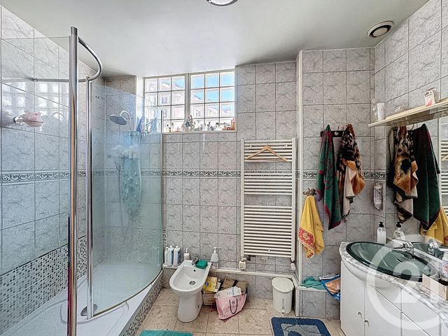 Afficher la photo en grand Appartement F4 à vendre - 4 pièces - 97,30 m2 - St Denis - 93 - ILE-DE-FRANCE