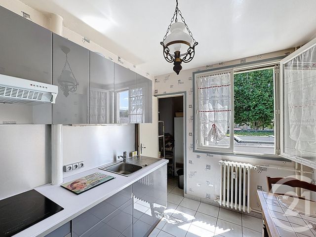 Afficher la photo en grand Appartement F4 à vendre - 4 pièces - 66,97 m2 - St Denis - 93 - ILE-DE-FRANCE