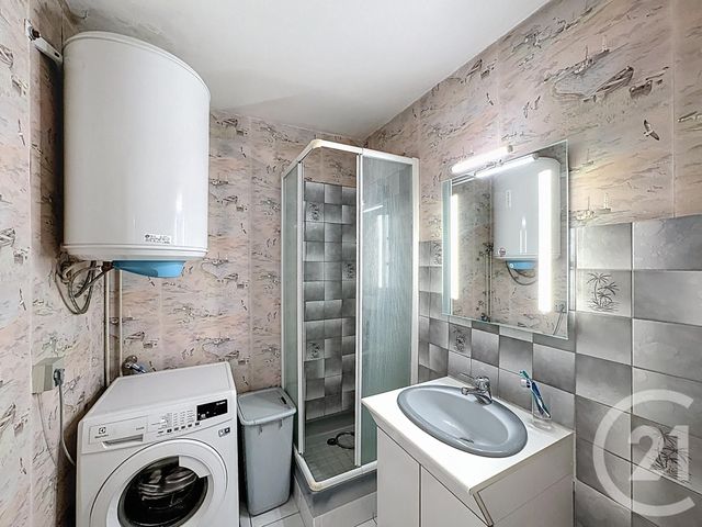 Afficher la photo en grand Appartement F4 à vendre - 4 pièces - 66,97 m2 - St Denis - 93 - ILE-DE-FRANCE