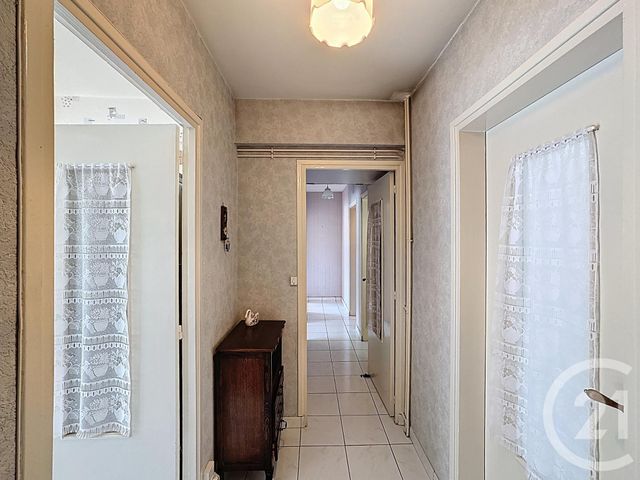 Afficher la photo en grand Appartement F4 à vendre - 4 pièces - 66,97 m2 - St Denis - 93 - ILE-DE-FRANCE