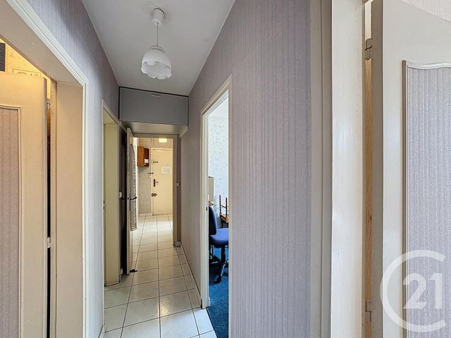 Afficher la photo en grand Appartement F4 à vendre - 4 pièces - 66,97 m2 - St Denis - 93 - ILE-DE-FRANCE