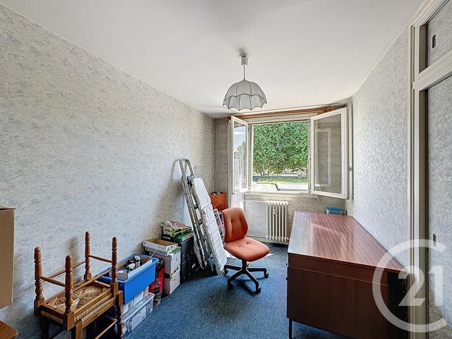 Afficher la photo en grand Appartement F4 à vendre - 4 pièces - 66,97 m2 - St Denis - 93 - ILE-DE-FRANCE