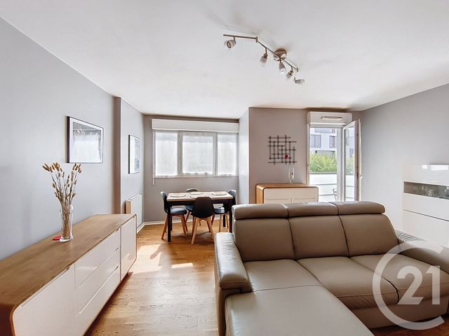 Afficher la photo en grand Appartement F4 à vendre - 4 pièces - 75,91 m2 - St Denis - 93 - ILE-DE-FRANCE