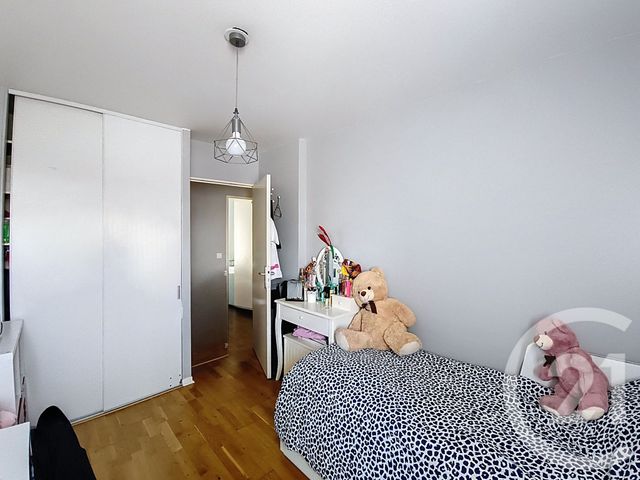 Afficher la photo en grand Appartement F4 à vendre - 4 pièces - 75,91 m2 - St Denis - 93 - ILE-DE-FRANCE