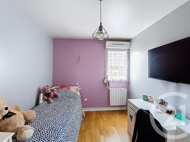 Afficher la photo en grand Appartement F4 à vendre - 4 pièces - 75,91 m2 - St Denis - 93 - ILE-DE-FRANCE