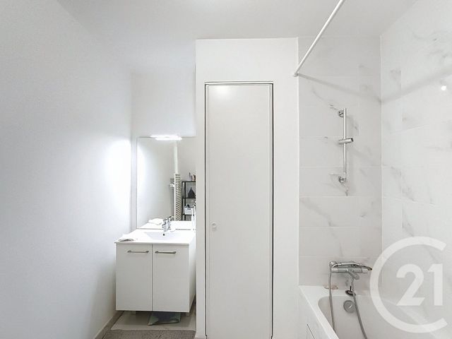Afficher la photo en grand Appartement F3 à vendre - 3 pièces - 63,88 m2 - St Denis - 93 - ILE-DE-FRANCE