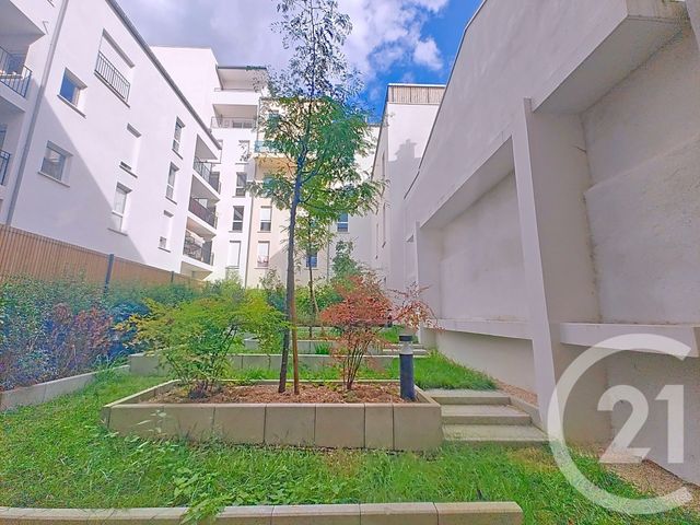 Afficher la photo en grand Appartement F3 à vendre - 3 pièces - 63,88 m2 - St Denis - 93 - ILE-DE-FRANCE