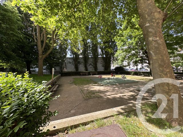 Afficher la photo en grand Appartement F3 à vendre - 3 pièces - 65,04 m2 - St Denis - 93 - ILE-DE-FRANCE