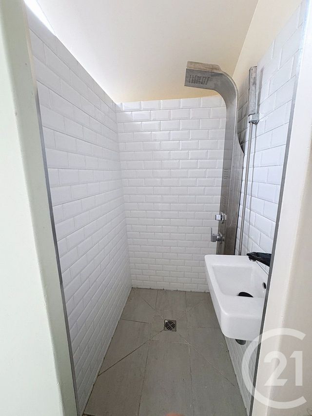 Afficher la photo en grand Appartement Studio à vendre - 1 pièce - 15,30 m2 - St Denis - 93 - ILE-DE-FRANCE