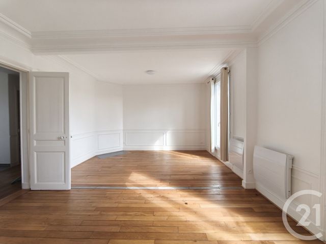 Afficher la photo en grand Appartement F2 à louer - 2 pièces - 56,10 m2 - St Denis - 93 - ILE-DE-FRANCE