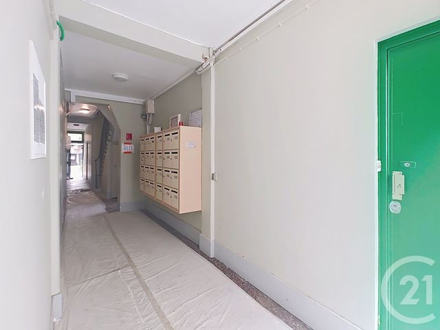 Afficher la photo en grand Appartement F1 à vendre - 1 pièce - 31 m2 - St Denis - 93 - ILE-DE-FRANCE