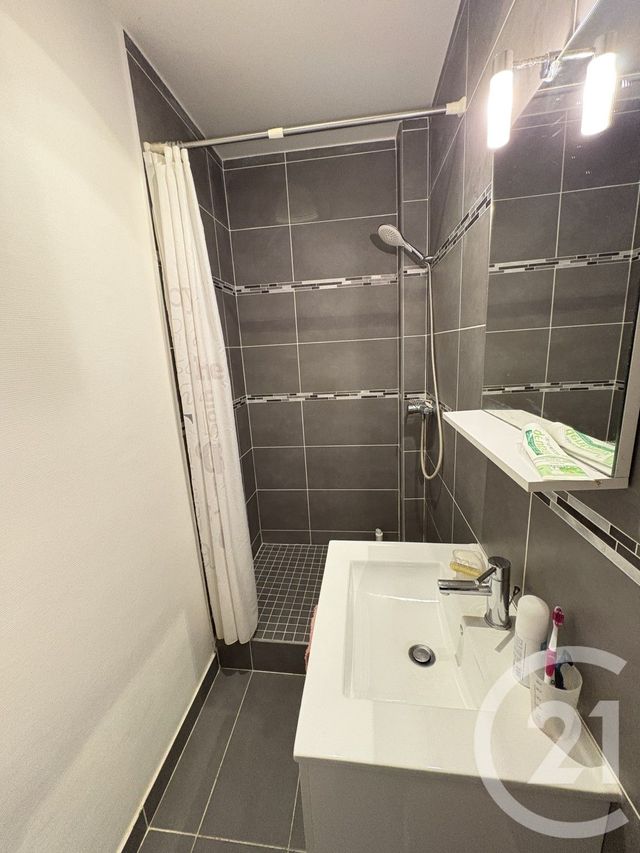 Afficher la photo en grand Appartement F3 à vendre - 3 pièces - 51,67 m2 - St Denis - 93 - ILE-DE-FRANCE