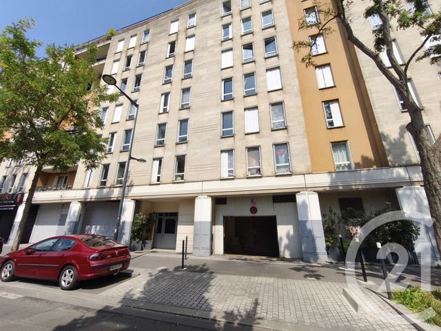 Afficher la photo en grand Parking à louer - 12 m2 - St Denis - 93 - ILE-DE-FRANCE