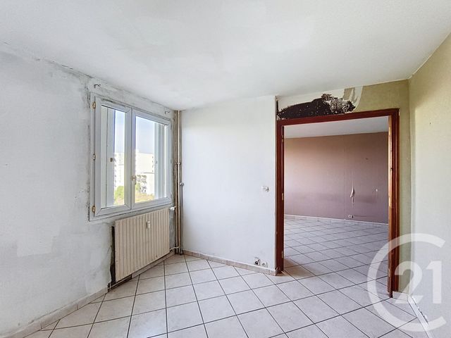 Afficher la photo en grand Appartement F5 à vendre - 5 pièces - 96,78 m2 - St Denis - 93 - ILE-DE-FRANCE