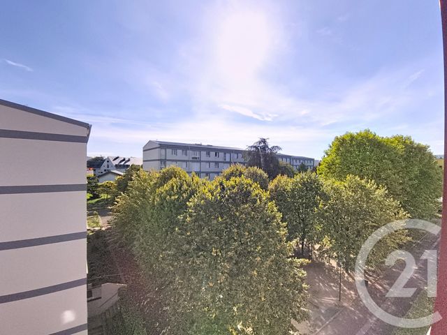 Afficher la photo en grand Appartement F4 à vendre - 4 pièces - 69,08 m2 - St Denis - 93 - ILE-DE-FRANCE
