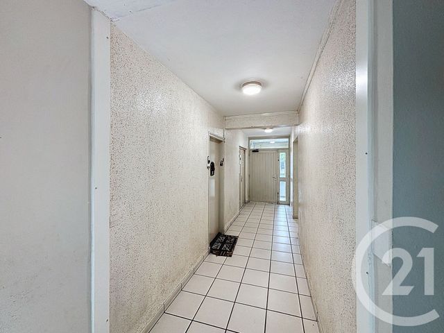 Afficher la photo en grand Appartement F4 à vendre - 4 pièces - 69,08 m2 - St Denis - 93 - ILE-DE-FRANCE