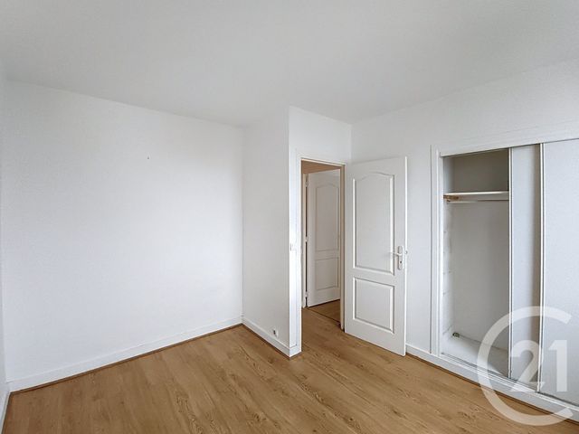 Afficher la photo en grand Appartement F3 à vendre - 3 pièces - 64,79 m2 - St Denis - 93 - ILE-DE-FRANCE