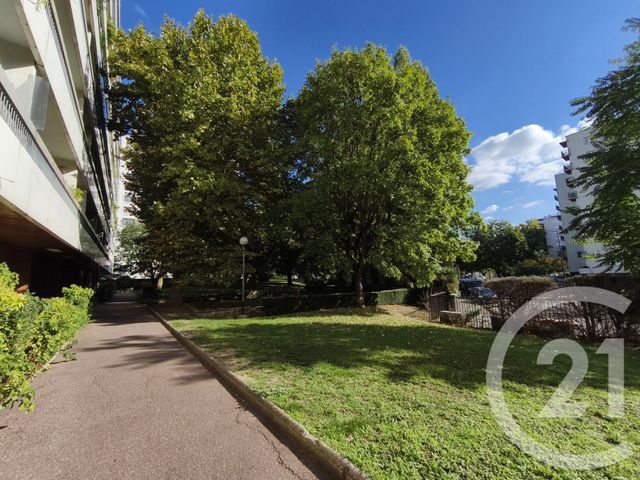 Afficher la photo en grand Appartement F3 à vendre - 3 pièces - 64,79 m2 - St Denis - 93 - ILE-DE-FRANCE