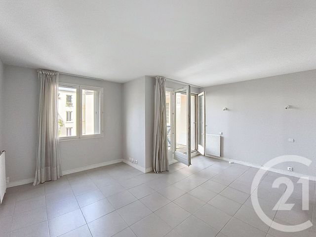 Afficher la photo en grand Appartement F3 à vendre - 3 pièces - 67,26 m2 - St Denis - 93 - ILE-DE-FRANCE