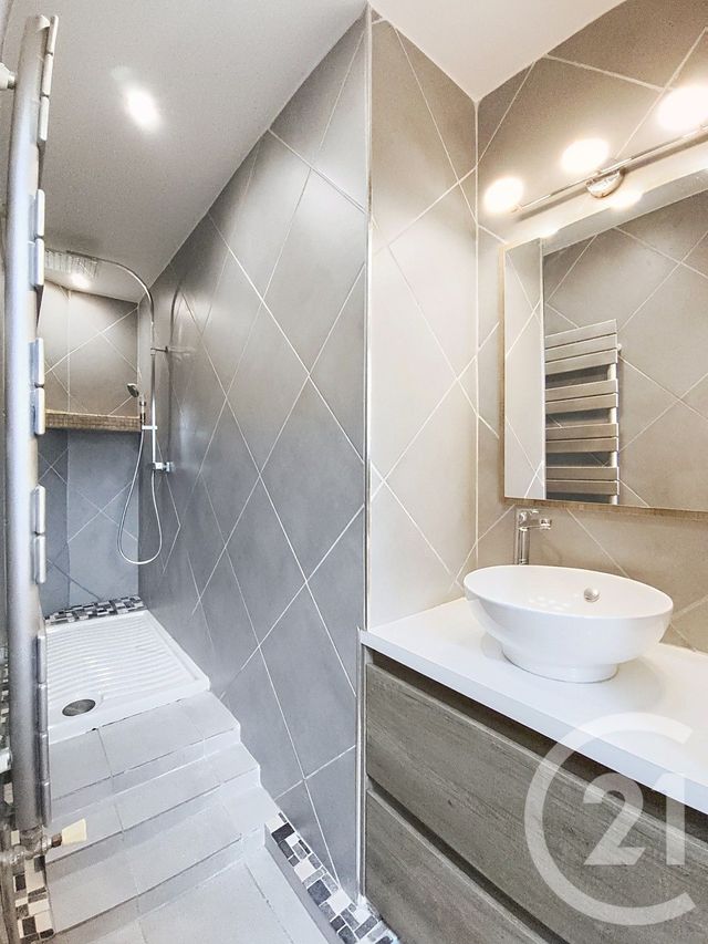 Afficher la photo en grand Appartement F3 à vendre - 3 pièces - 58,20 m2 - St Denis - 93 - ILE-DE-FRANCE