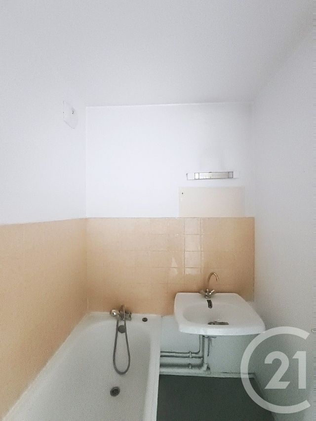 Afficher la photo en grand Appartement F2 à vendre - 2 pièces - 52,38 m2 - St Denis - 93 - ILE-DE-FRANCE