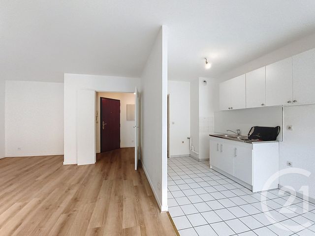 Afficher la photo en grand Appartement F2 à louer - 2 pièces - 50,85 m2 - St Denis - 93 - ILE-DE-FRANCE