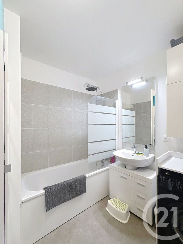 Appartement F4 &agrave; louer - 4 pi&egrave;ces - 69,47 m2 - St Denis - 93 - ILE-DE-FRANCE